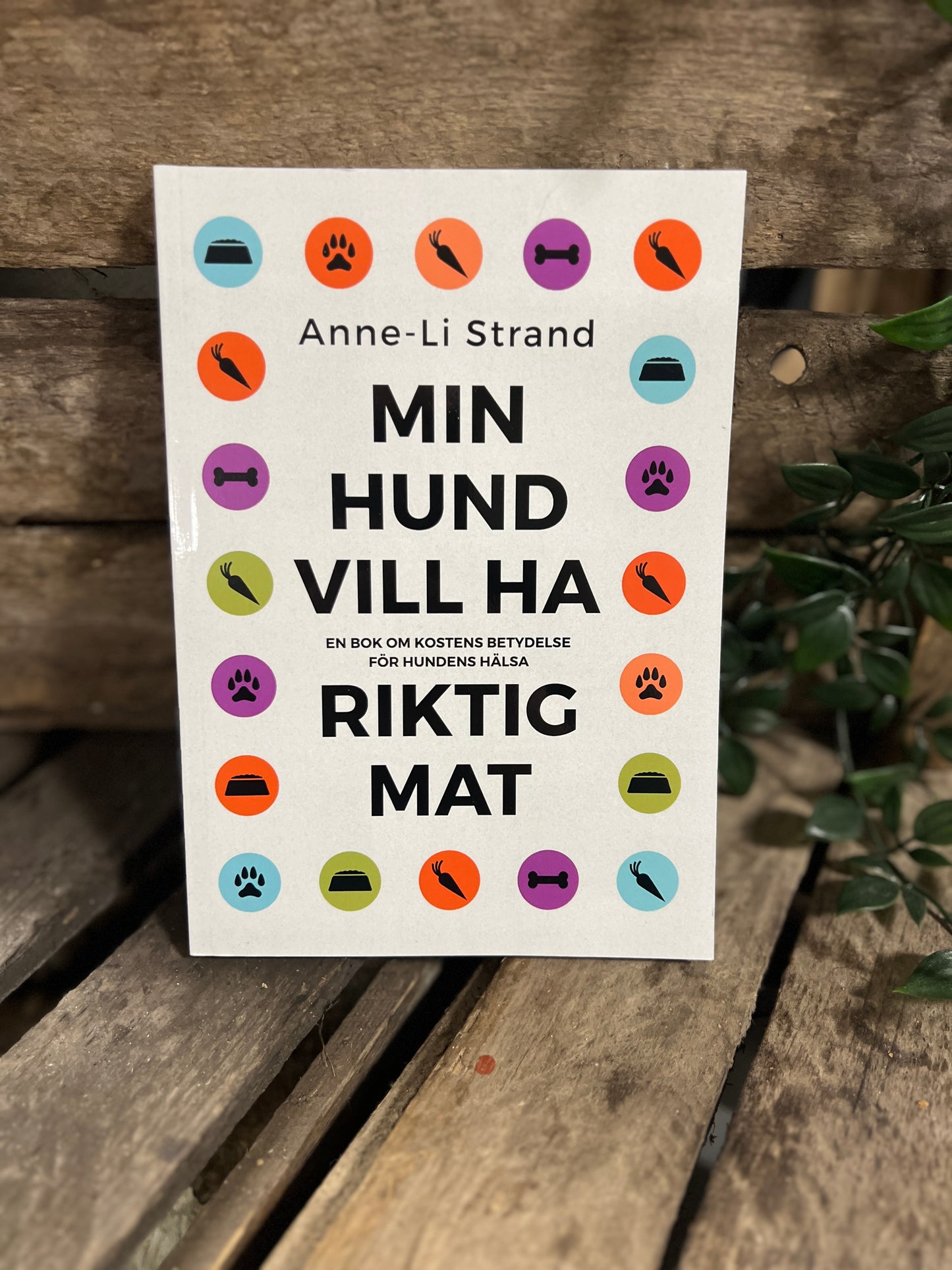 BOK "Min hund vill ha riktig mat"